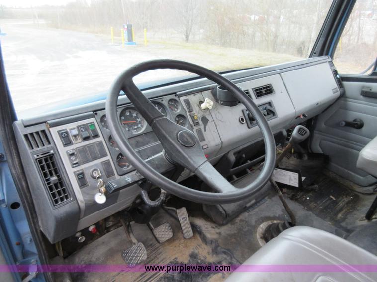 image for item AW9109 2000 Freightliner FL70 propane delivery truck