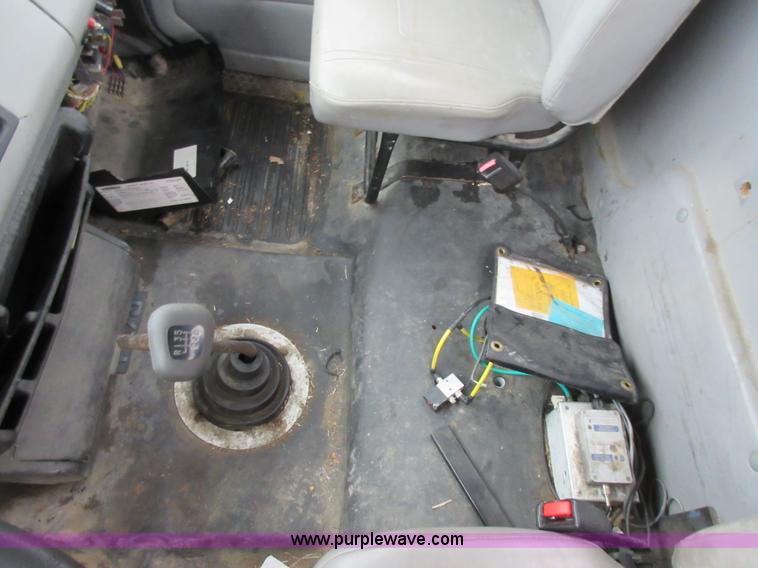 image for item AW9109 2000 Freightliner FL70 propane delivery truck