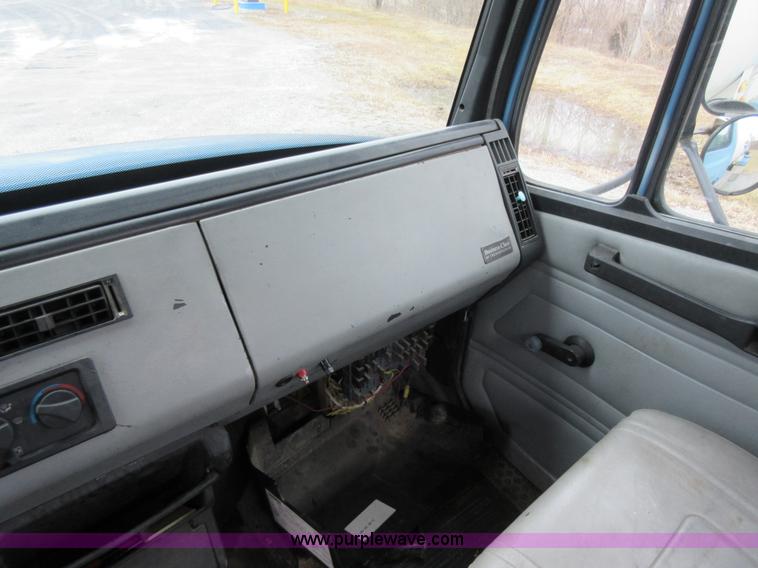 image for item AW9109 2000 Freightliner FL70 propane delivery truck