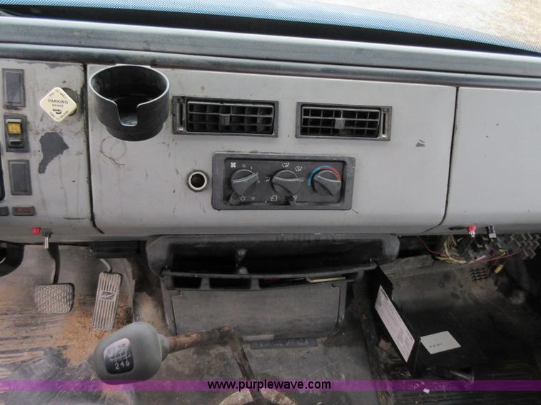 image for item AW9109 2000 Freightliner FL70 propane delivery truck