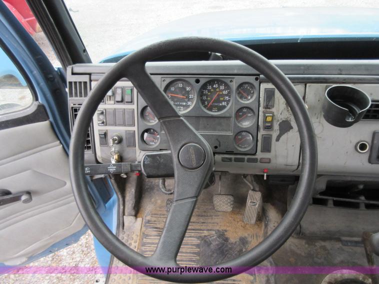 image for item AW9109 2000 Freightliner FL70 propane delivery truck