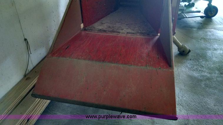 image for item AW9124 Morbark 2070 wood chipper