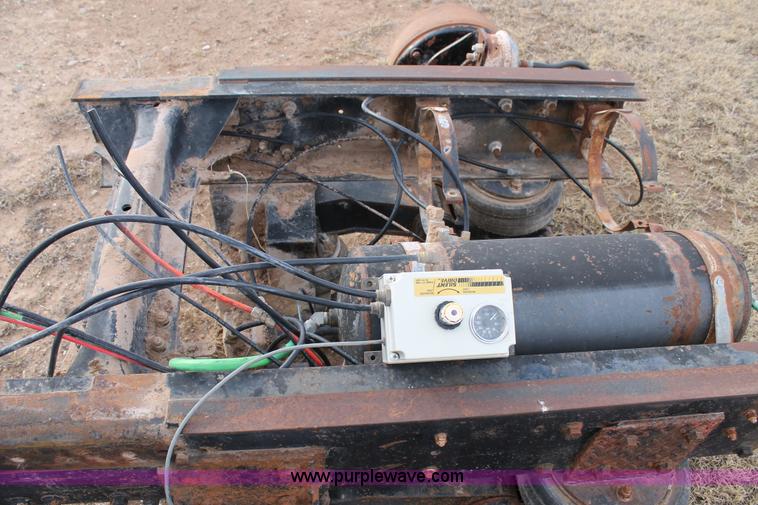 image for item AW9460 1993 Freightliner pusher axle
