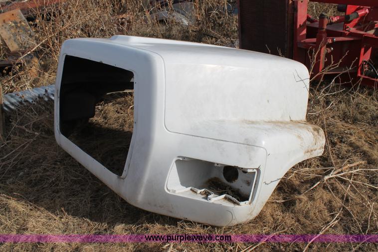 image for item AW9462 Ford L9000 hood