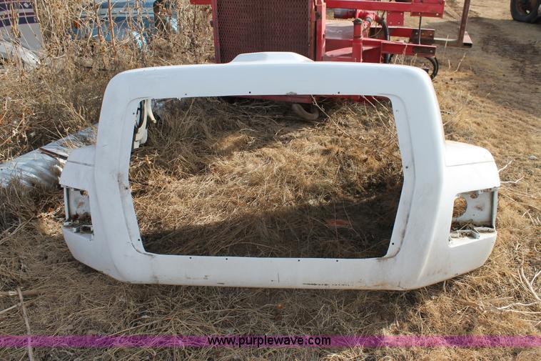 image for item AW9462 Ford L9000 hood