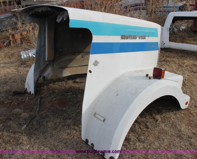 image for item AW9463 1993 Western Star hood