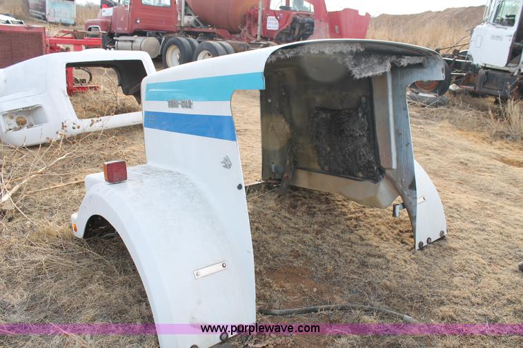 image for item AW9463 1993 Western Star hood