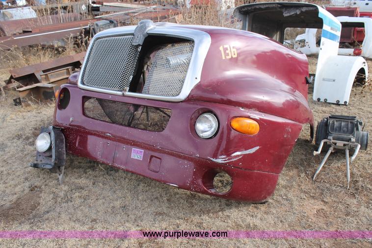 image for item AW9464 1999 Kenworth T2000 hood