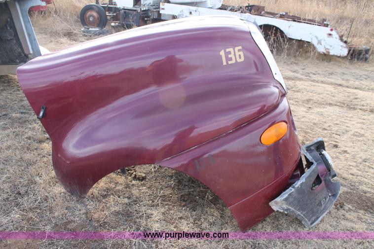 image for item AW9464 1999 Kenworth T2000 hood