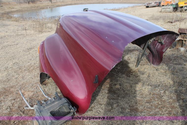 image for item AW9464 1999 Kenworth T2000 hood