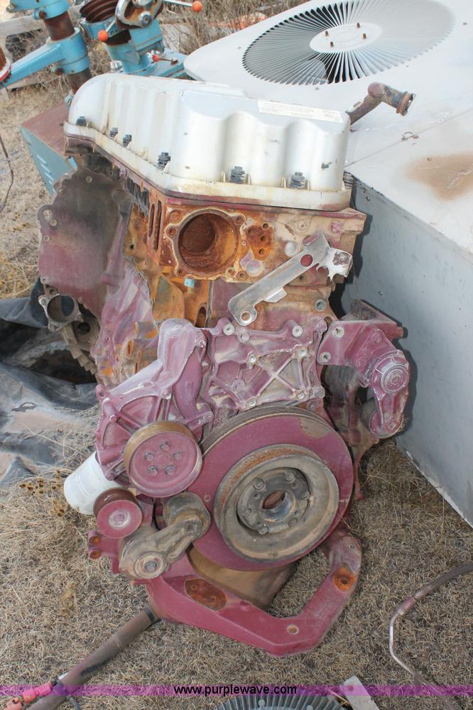 image for item AW9465 Mack MP7-365M engine block with attachments