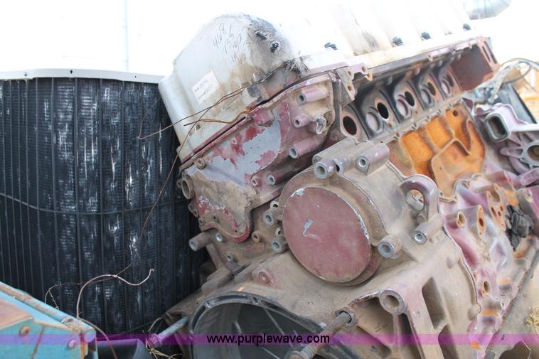 image for item AW9465 Mack MP7-365M engine block with attachments