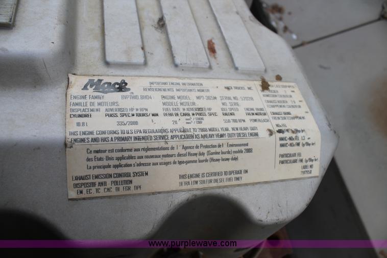 image for item AW9465 Mack MP7-365M engine block with attachments