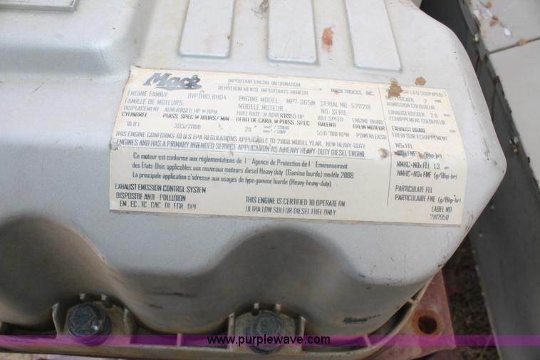 image for item AW9465 Mack MP7-365M engine block with attachments