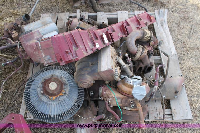 image for item AW9465 Mack MP7-365M engine block with attachments