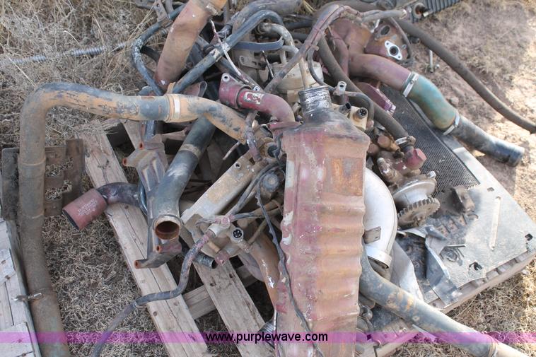 image for item AW9465 Mack MP7-365M engine block with attachments