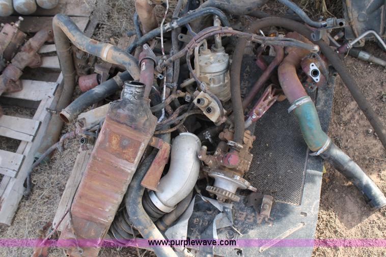 image for item AW9465 Mack MP7-365M engine block with attachments