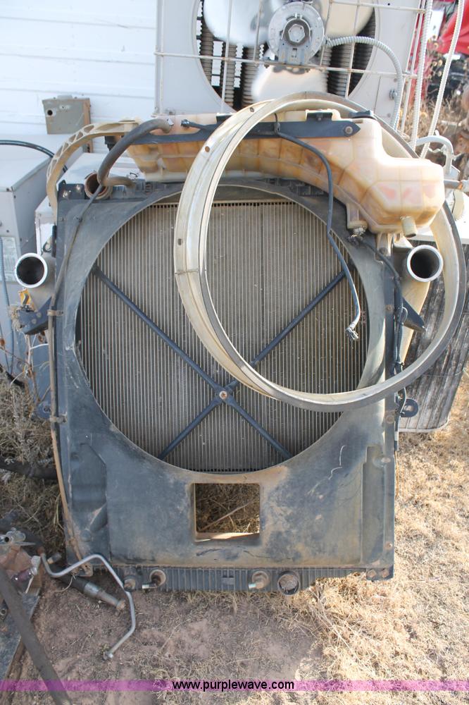 image for item AW9465 Mack MP7-365M engine block with attachments