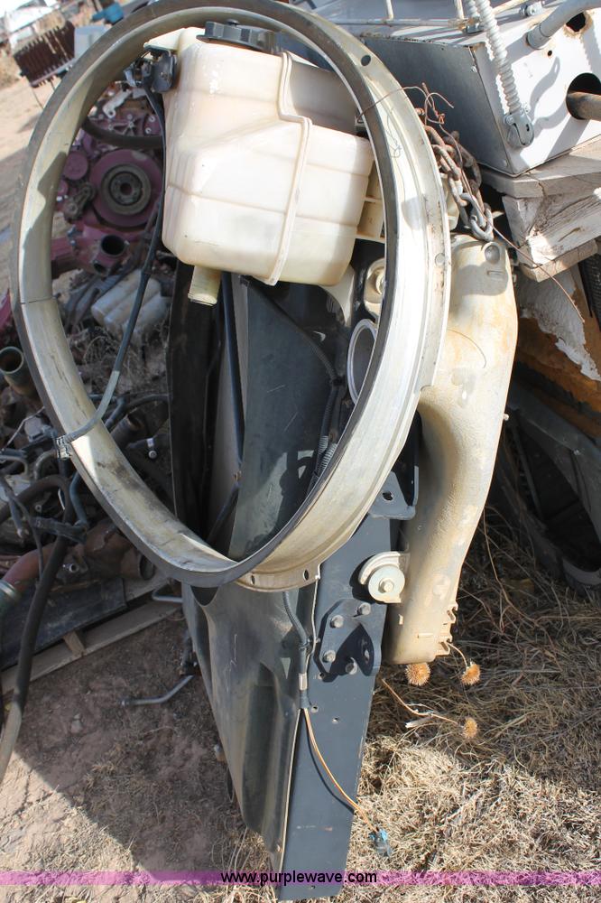 image for item AW9465 Mack MP7-365M engine block with attachments