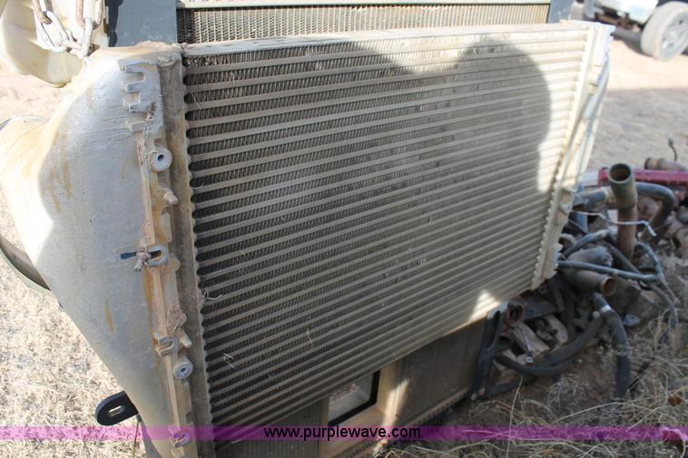 image for item AW9465 Mack MP7-365M engine block with attachments