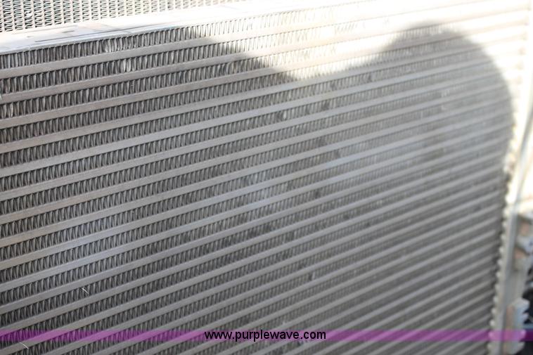 image for item AW9465 Mack MP7-365M engine block with attachments