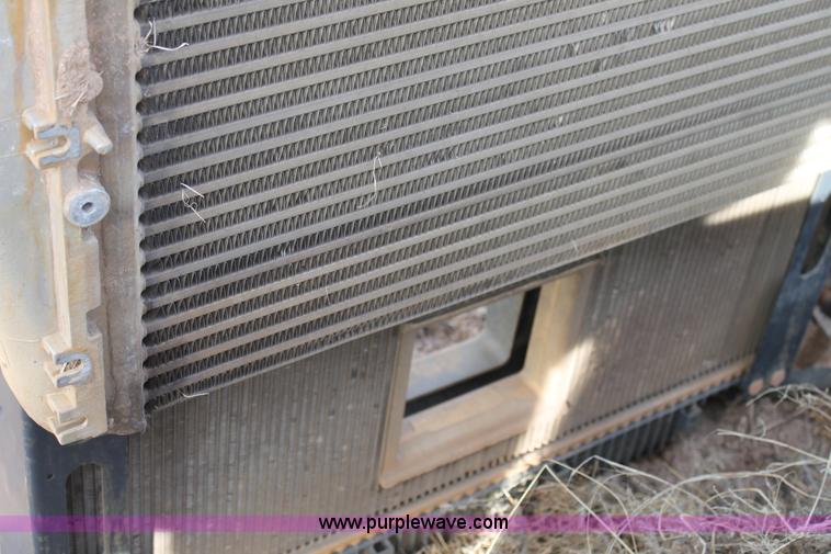 image for item AW9465 Mack MP7-365M engine block with attachments