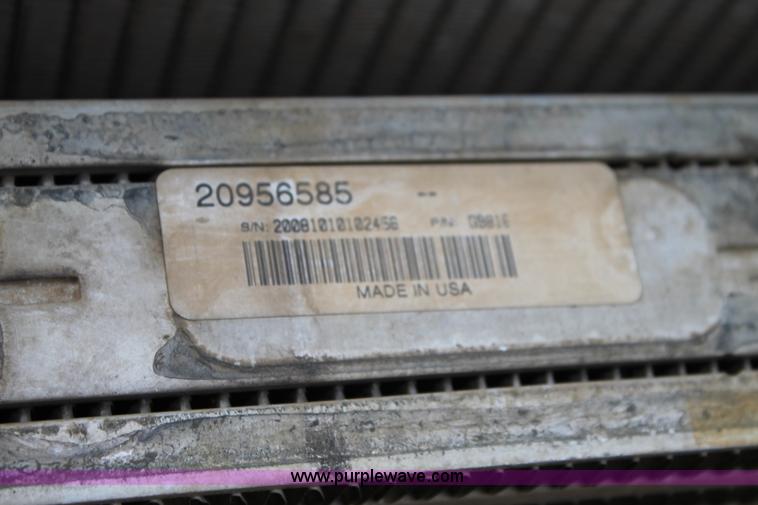 image for item AW9465 Mack MP7-365M engine block with attachments