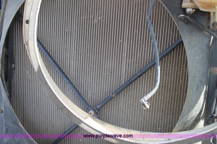 image for item AW9465 Mack MP7-365M engine block with attachments