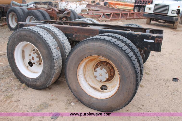 image for item AW9467 Mack tandem axle