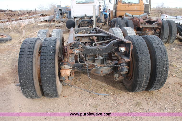 image for item AW9467 Mack tandem axle