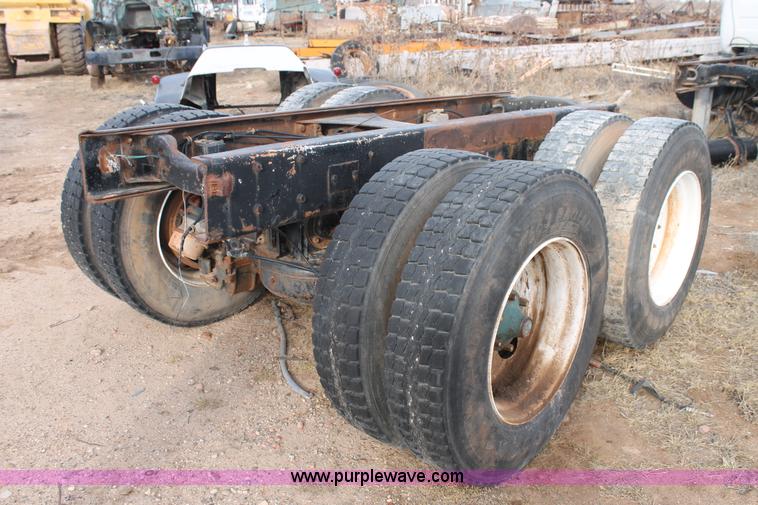 image for item AW9467 Mack tandem axle