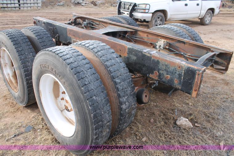 image for item AW9467 Mack tandem axle