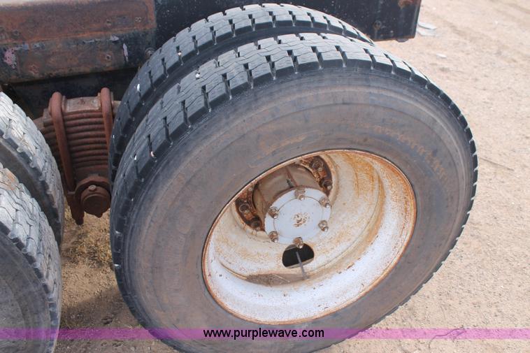 image for item AW9467 Mack tandem axle