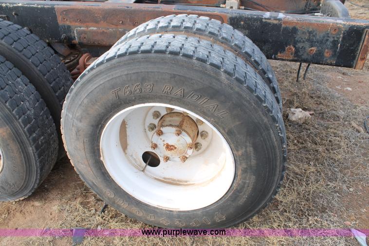 image for item AW9467 Mack tandem axle