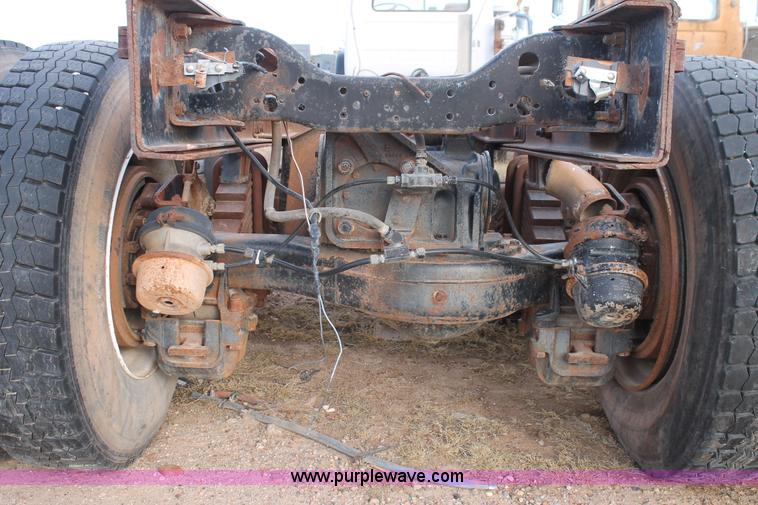 image for item AW9467 Mack tandem axle