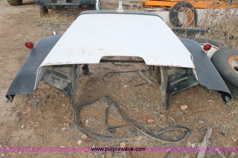 image for item AW9468 1991 Mack RP600 hood