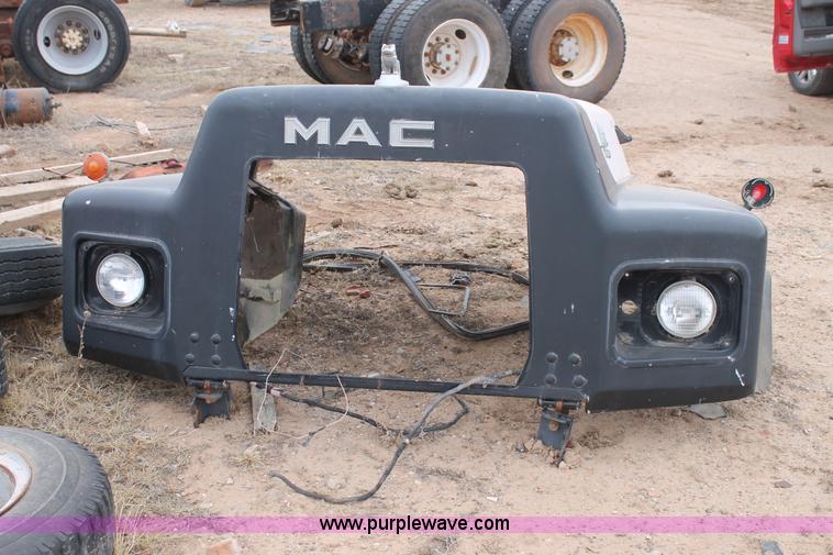 image for item AW9468 1991 Mack RP600 hood