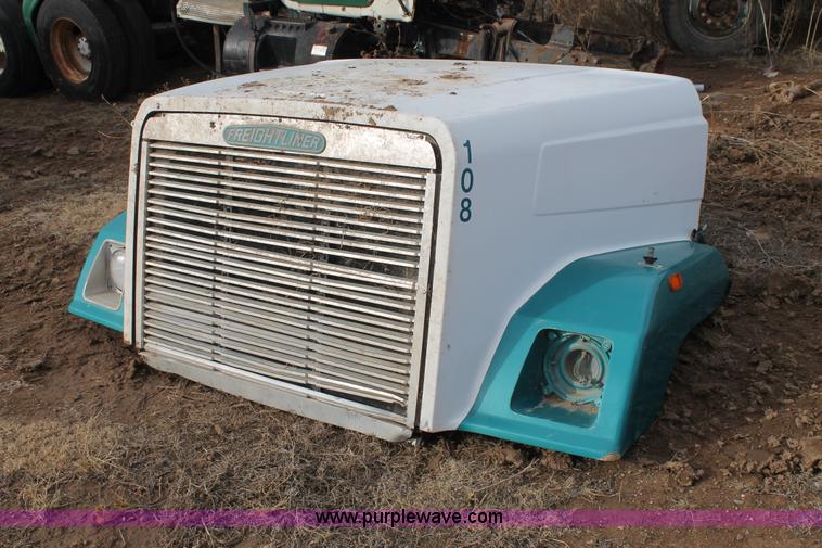 image for item AW9469 1993 Freightliner hood