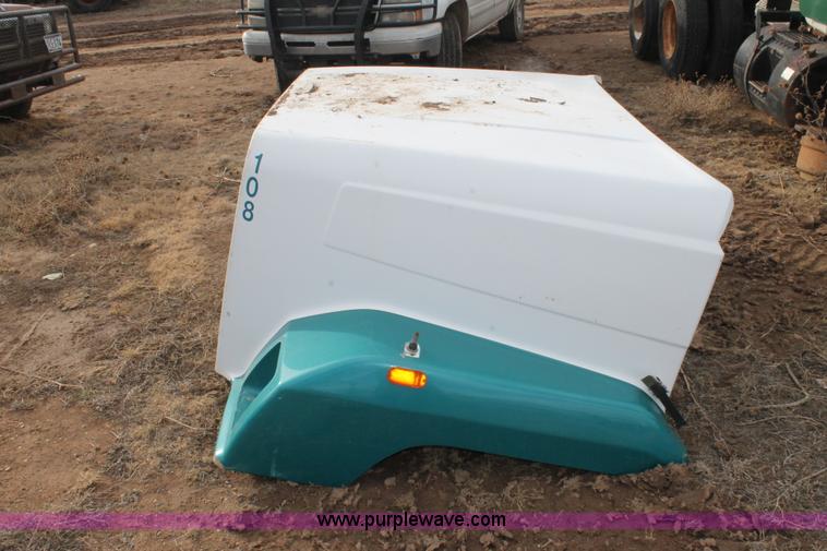 image for item AW9469 1993 Freightliner hood