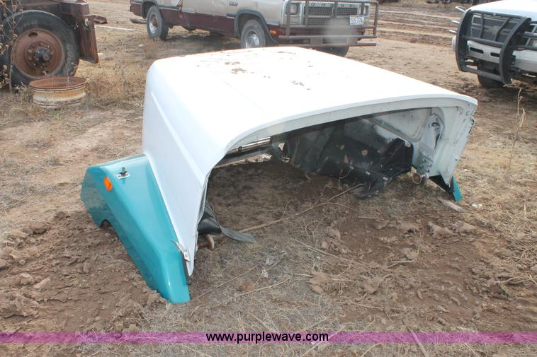image for item AW9469 1993 Freightliner hood