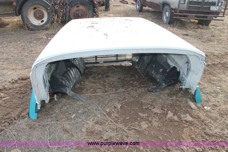 image for item AW9469 1993 Freightliner hood