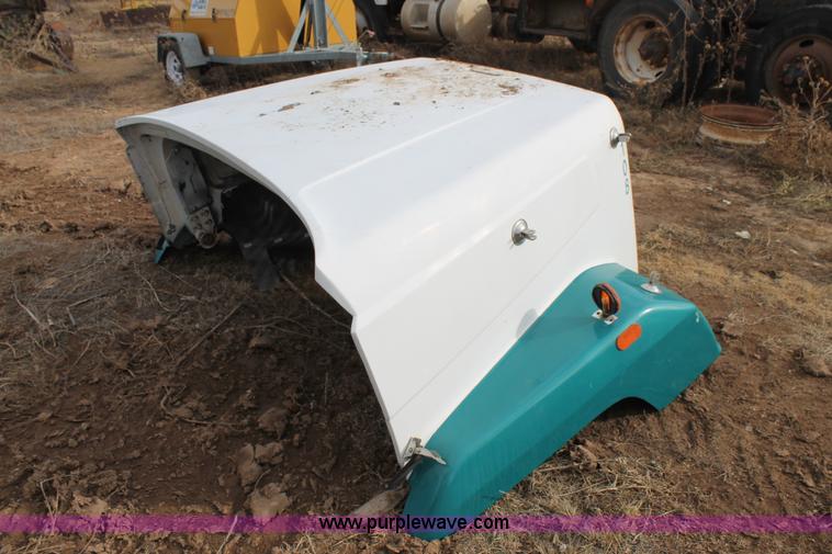 image for item AW9469 1993 Freightliner hood