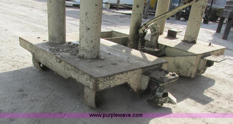 image for item AY9702 Elevating work table