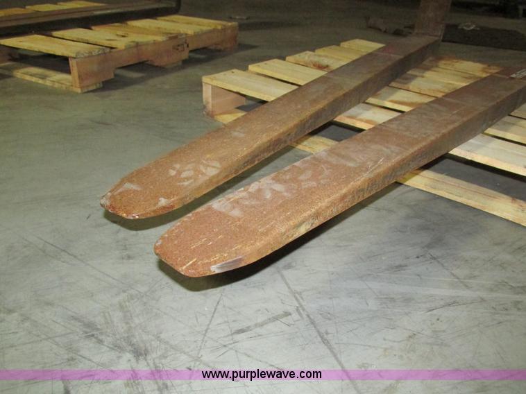 image for item AY9703 Pallet forks