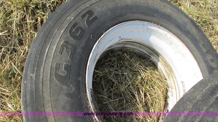 image for item AY9981 (4) tires and wheels