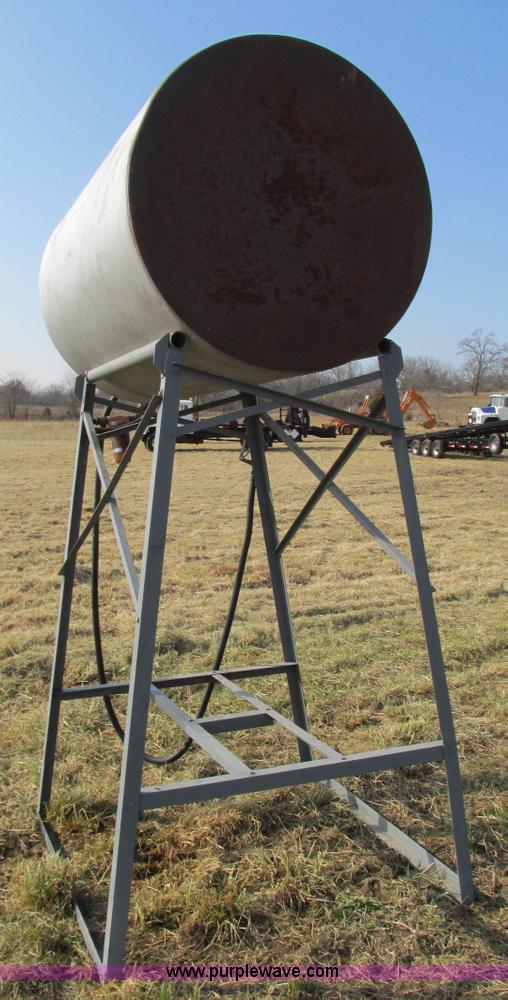 image for item AY9984 250 gallon fuel tank