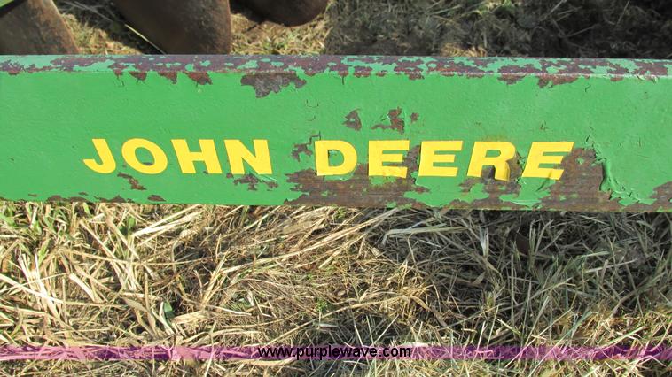 image for item AY9985 John Deere tandem offset disk