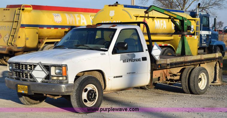 image for item BA9905 1995 Chevrolet 3500 flatbed truck