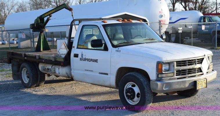 image for item BA9905 1995 Chevrolet 3500 flatbed truck