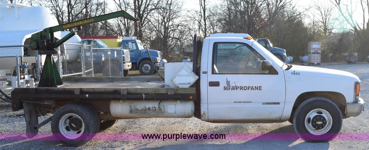 image for item BA9905 1995 Chevrolet 3500 flatbed truck